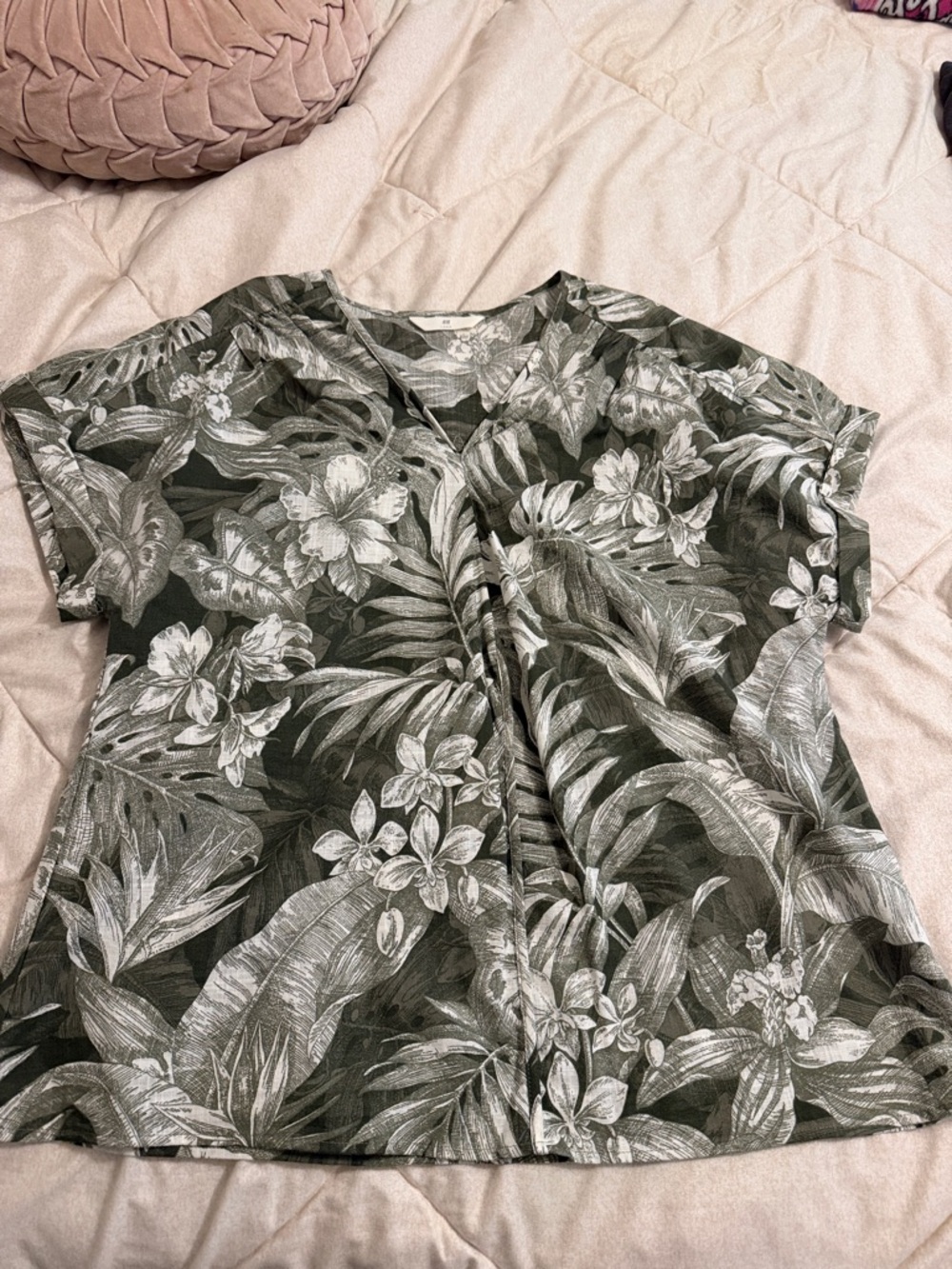 H&M Green Tropical Print V-Neck Top